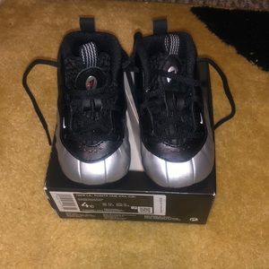 Nike foam posite silver and black